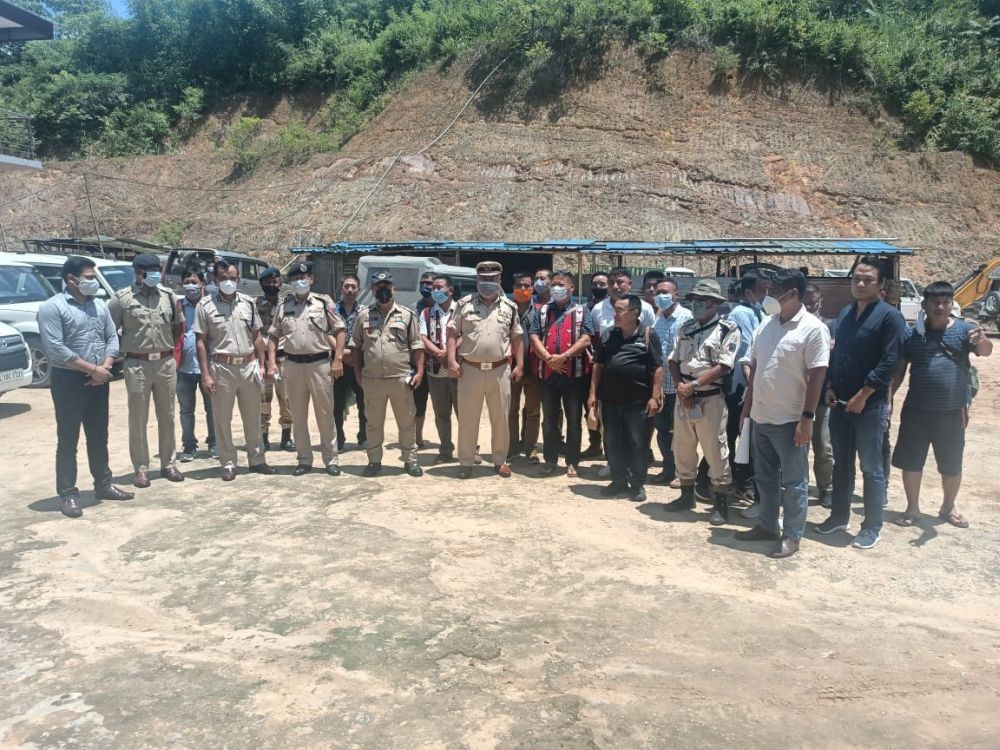 Nagaland DGP, T John Longkumer and senior State police officials during their meeting with members of the Tzürankong Senso Mungdang (TSM) and Tzürankong Naga Youth Front (TNYF) on July 15 at Tzürankong. (Photo: TNYF)